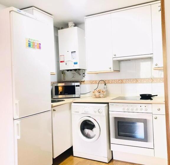 هاستل 3  Hab Compartida Masculina 8x