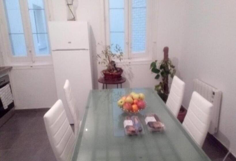 هاستل 3  Hab Compartida Masculina 8x