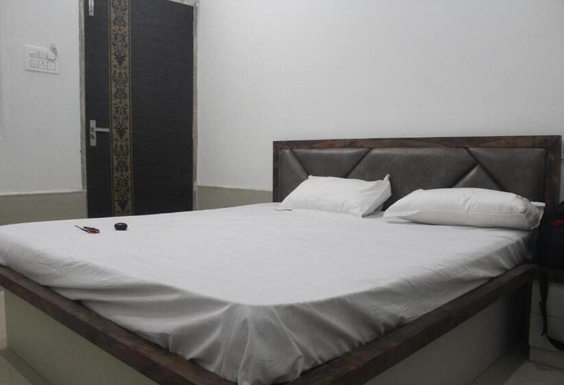 호텔 Krishna & Restaurant