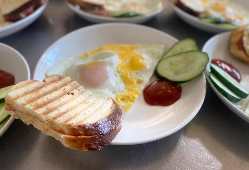 پانسیون Aknur Deluxe