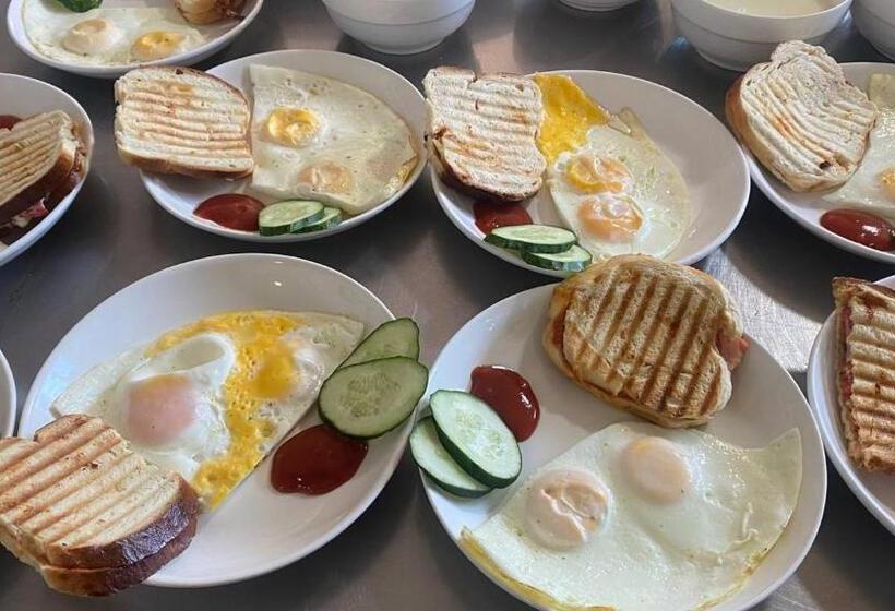 پانسیون Aknur Deluxe