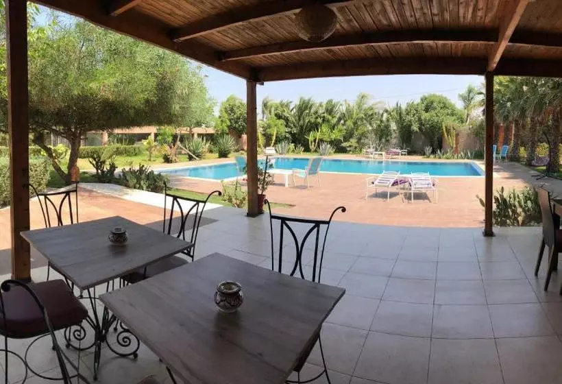 تختخواب و صبحانه Riad Hamdani