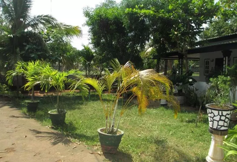 ベッドアンドブレックファースト Uppuveli Beach House