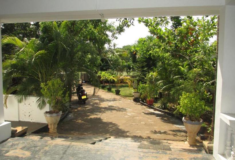 צימר Uppuveli Beach House