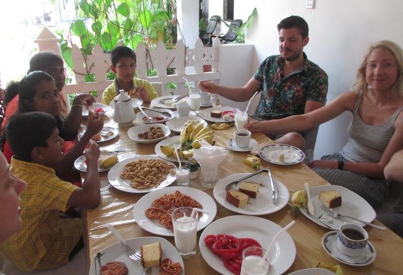 צימר Uppuveli Beach House