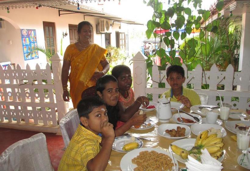 צימר Uppuveli Beach House