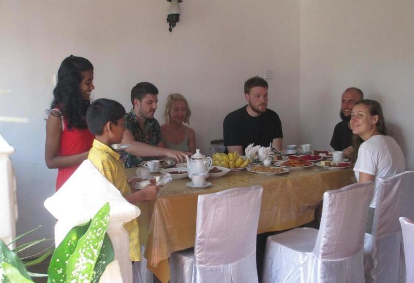 צימר Uppuveli Beach House