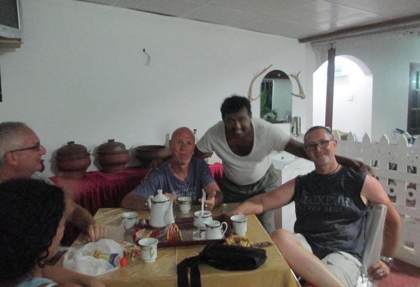 צימר Uppuveli Beach House