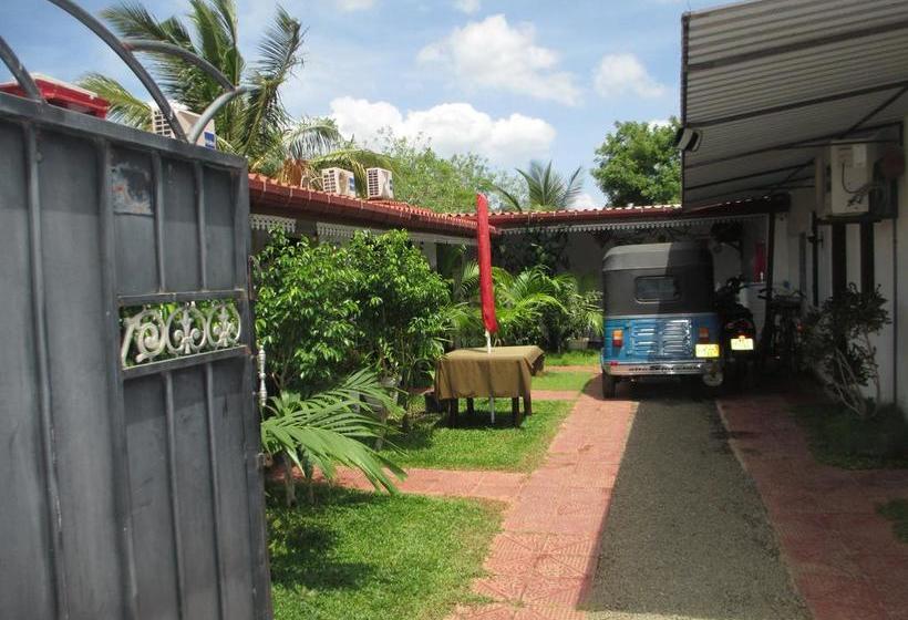 צימר Uppuveli Beach House