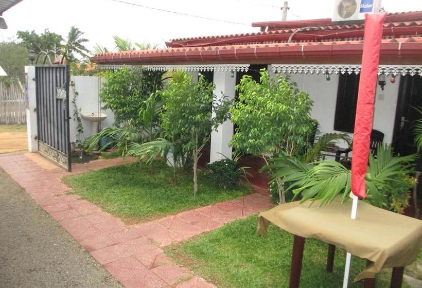 צימר Uppuveli Beach House