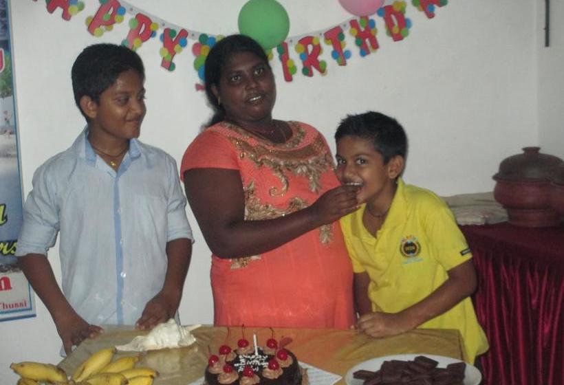 צימר Uppuveli Beach House