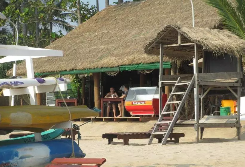 ベッドアンドブレックファースト Uppuveli Beach House
