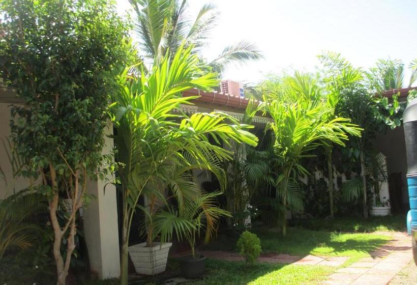 צימר Uppuveli Beach House