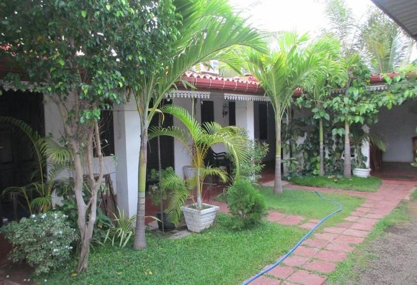 צימר Uppuveli Beach House