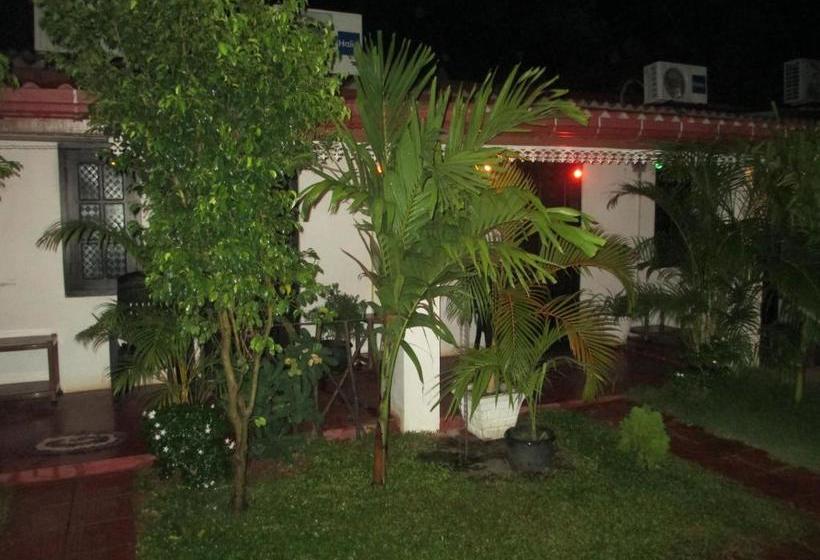 צימר Uppuveli Beach House