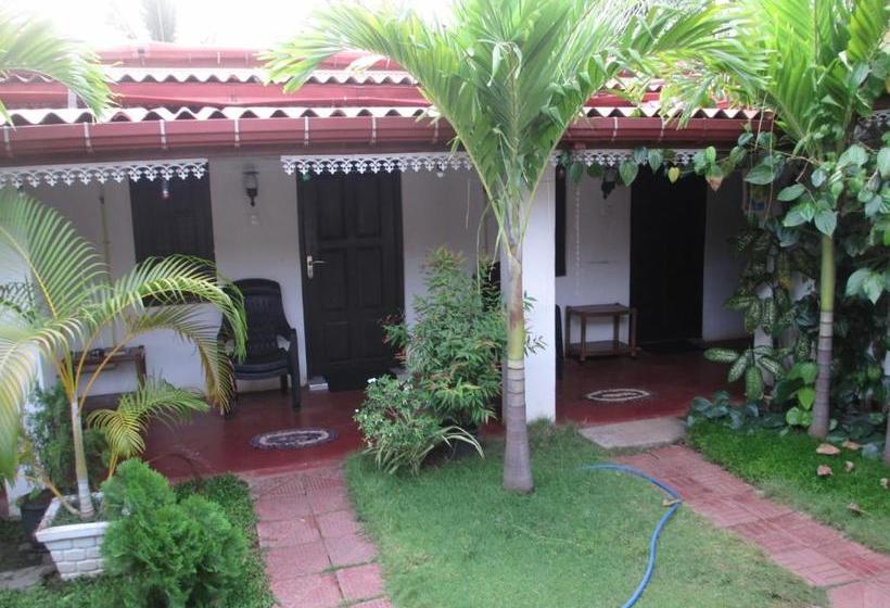 צימר Uppuveli Beach House