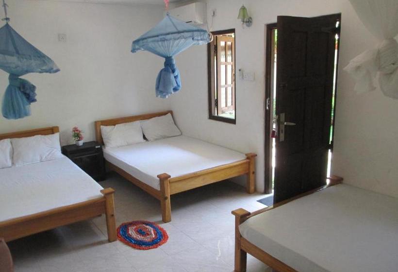 צימר Uppuveli Beach House