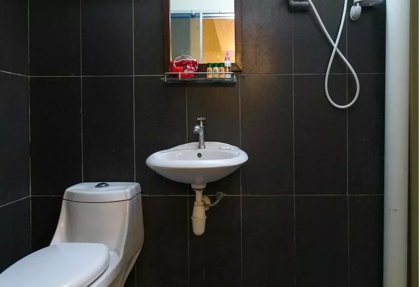 ホテル Oyo Rooms Jalan Airport City