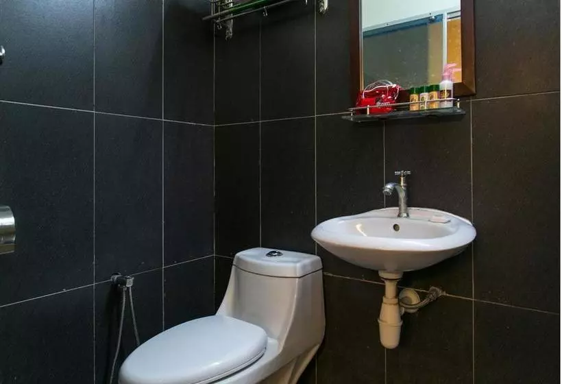 ホテル Oyo Rooms Jalan Airport City