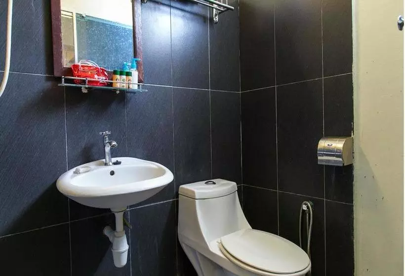 ホテル Oyo Rooms Jalan Airport City
