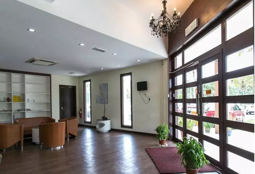 ホテル Oyo Rooms Jalan Airport City
