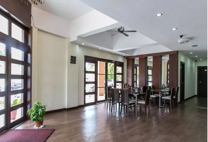 ホテル Oyo Rooms Jalan Airport City