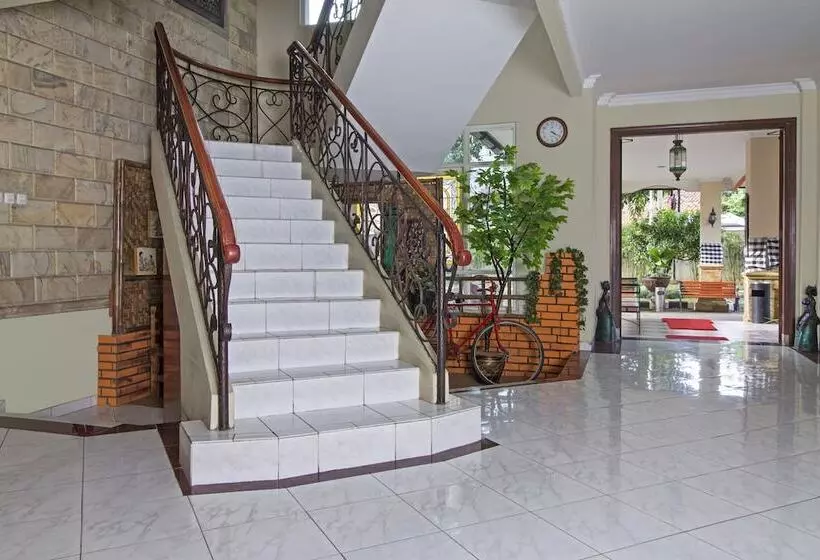 Hotelli Reddoorz @ Pejaten Raya