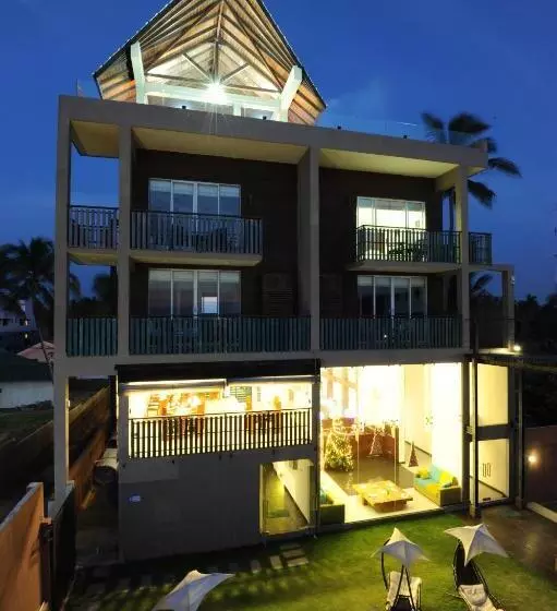 Hotelli Saprin Beach Resort