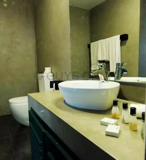 Hotelli Saprin Beach Resort