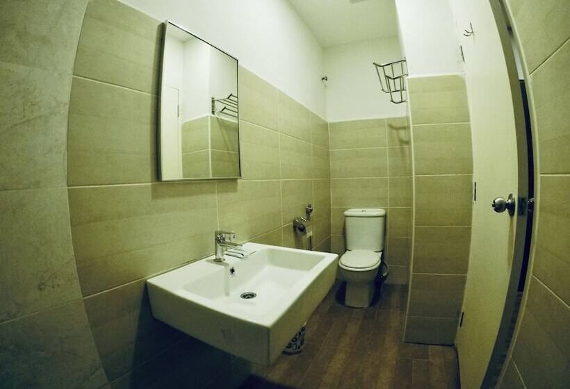 Hotel Ariana Iskandar