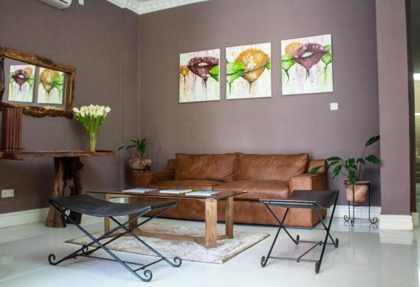 هتل Malville Boutique