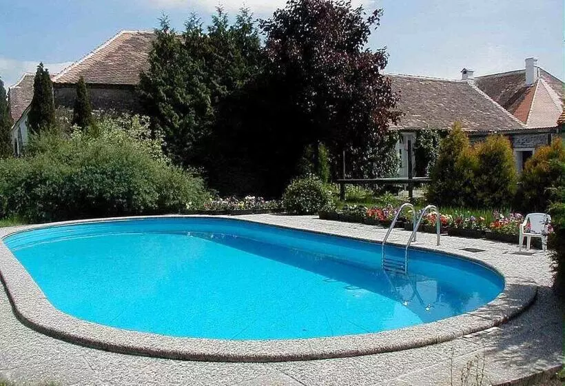 ペンション Muzeum Lesná:penzion A Camping