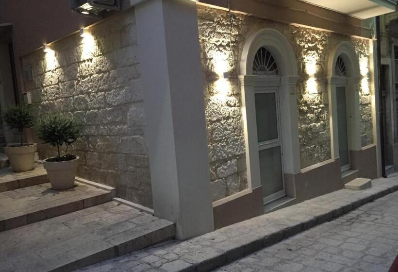 ベッドアンドブレックファースト Siricyaus White