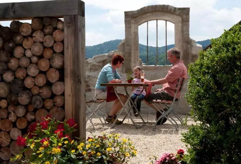 Hotelli Gasthof Zur Linde