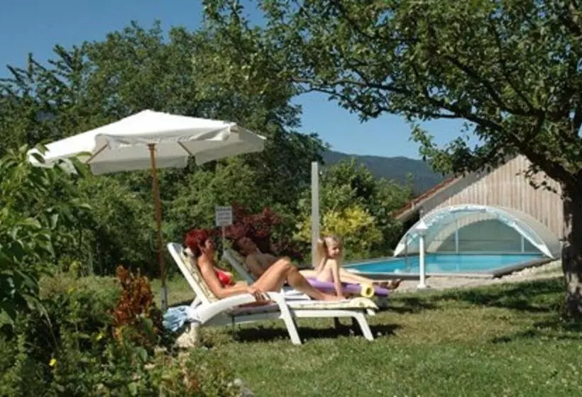 Hotelli Gasthof Zur Linde