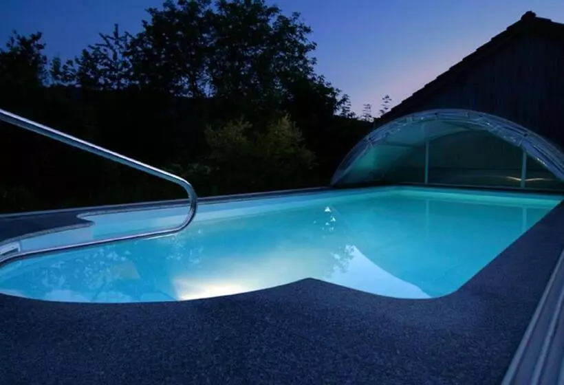 Hotelli Gasthof Zur Linde