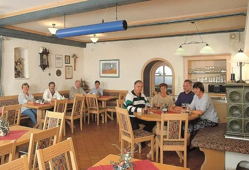Hotelli Gasthof Zur Linde