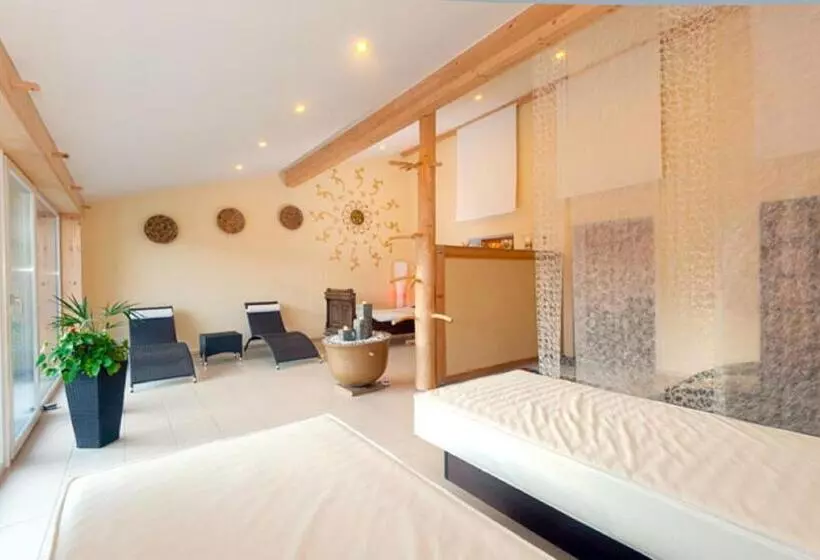 Hotelli Gasthof Zur Linde