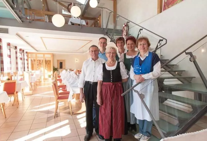 Hotelli Gasthof Zur Linde