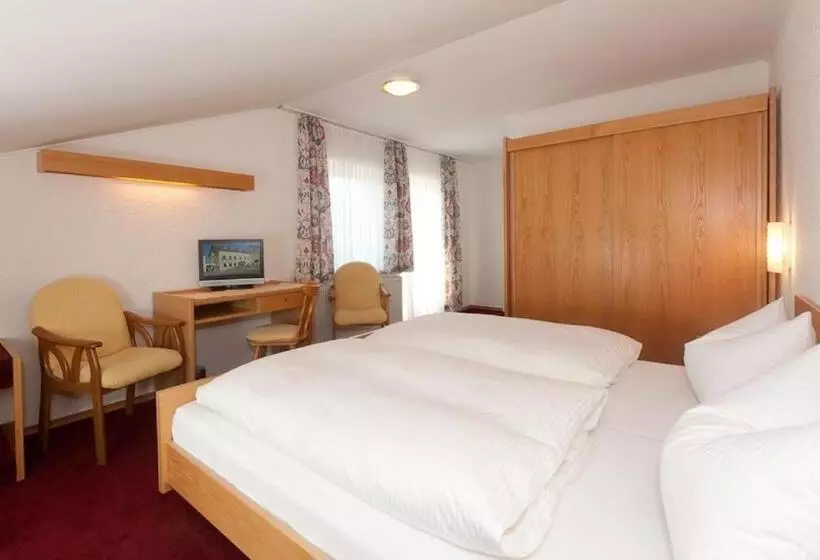 Hotelli Gasthof Zur Linde