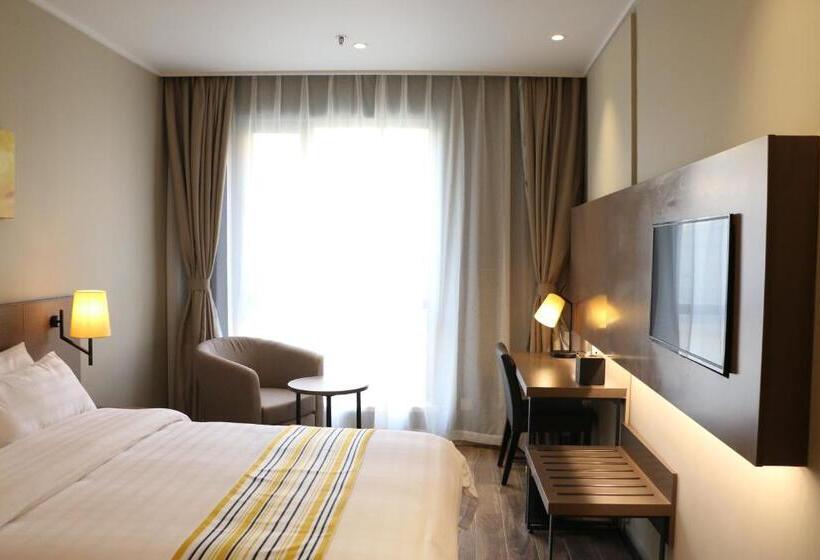 Hotel Home Inn Plus Shanghai People S Square East Jinling Road