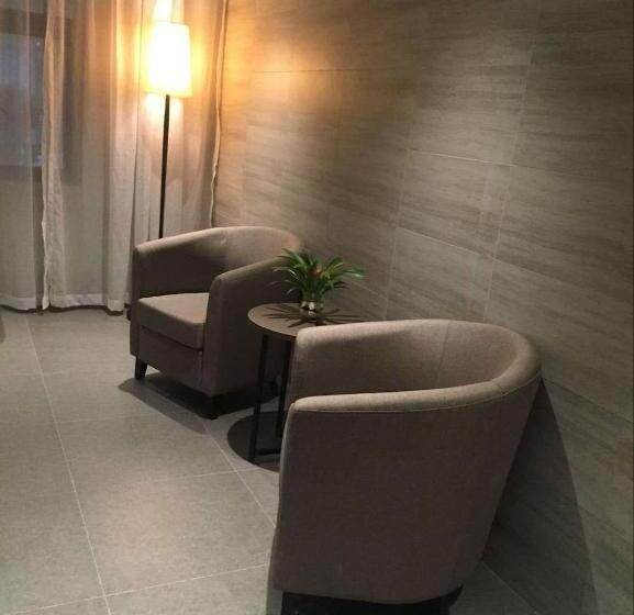 Hotel Home Inn Plus Shanghai People S Square East Jinling Road