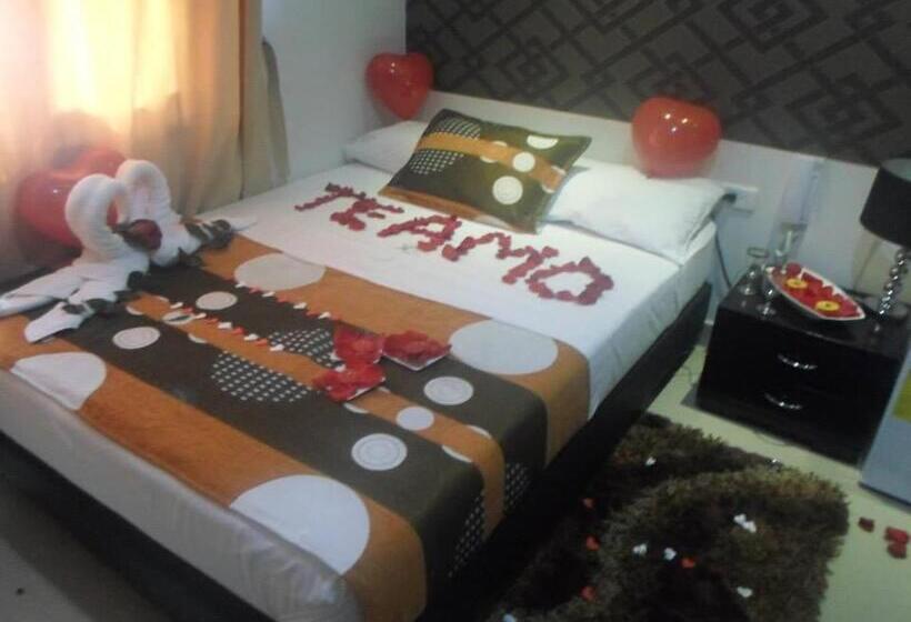 هتل Puerta De Luna