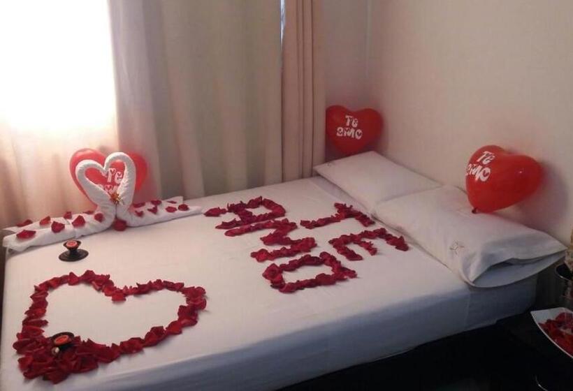 هتل Puerta De Luna