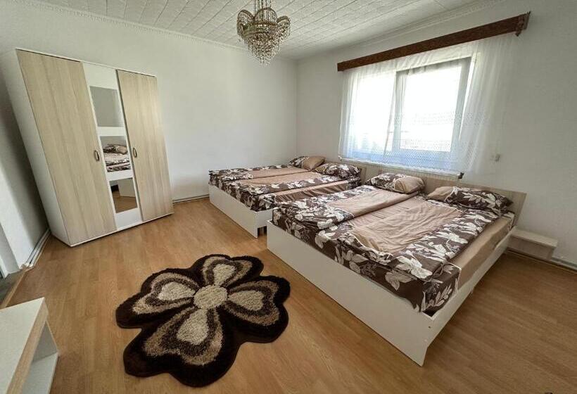 پانسیون Szekeres Vendégház