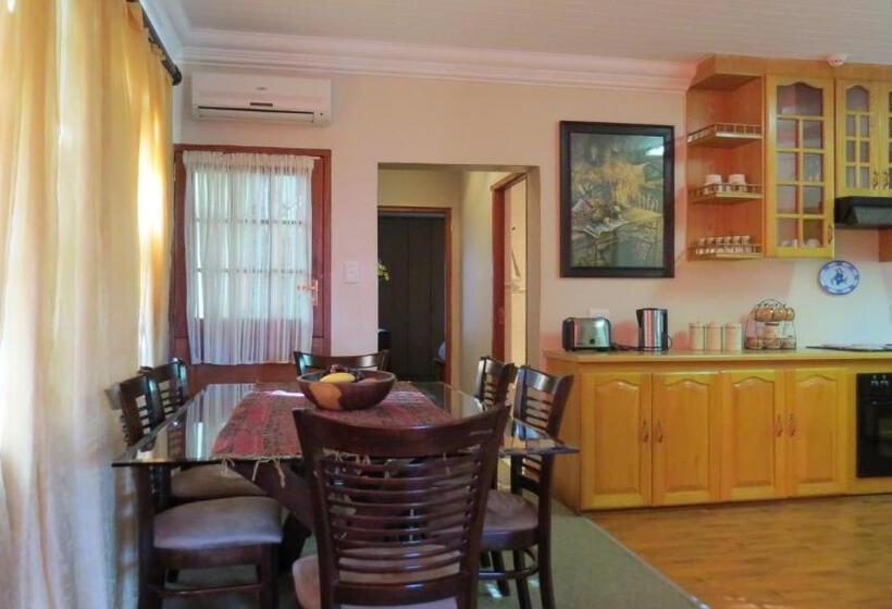 Bed and Breakfast Eagles Rock Guest House