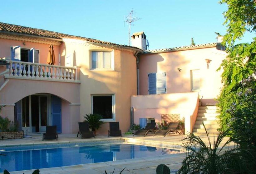 تختخواب و صبحانه Les Agaves