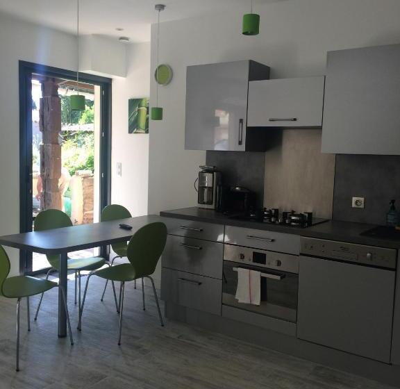 تختخواب و صبحانه Les Agaves