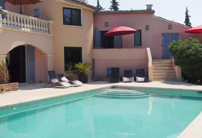 تختخواب و صبحانه Les Agaves