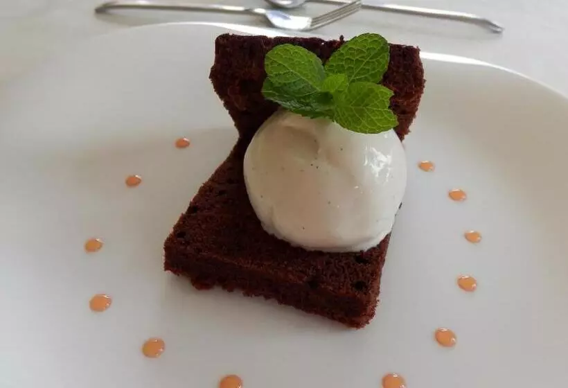 Dutchess Hotel And Restaurant